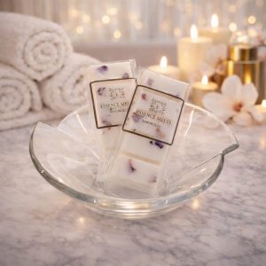 Magnolia-scented wax melt snap bar wrapped in a clear cellophane bag with the black Essence Melts logo.