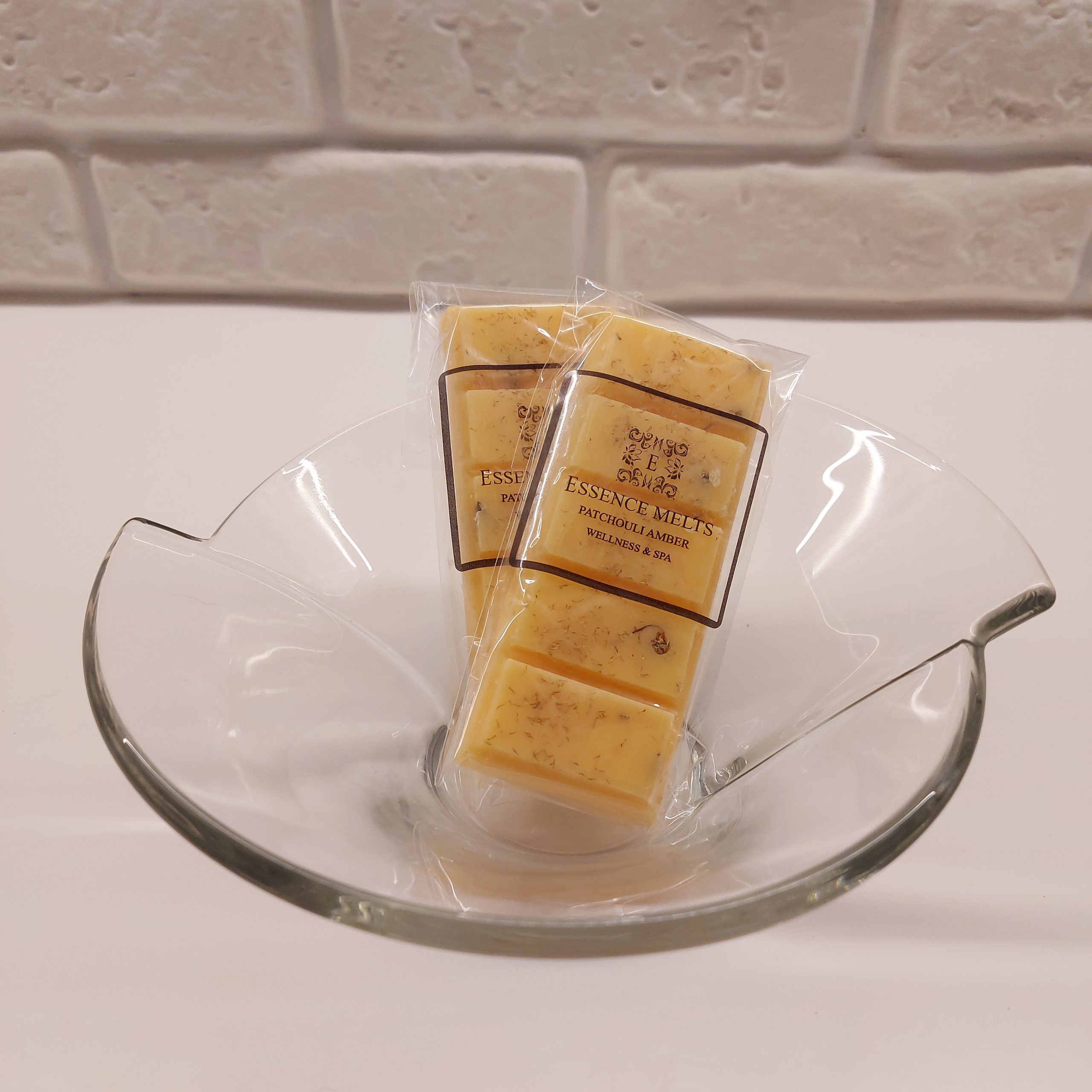 Patchouli Amber Wax Melts snap bar with warm amber, patchouli, and leather scent notes